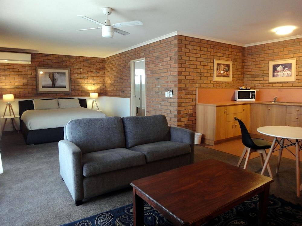 Summerhill Motor Inn (Adults Only) Merimbula Εξωτερικό φωτογραφία