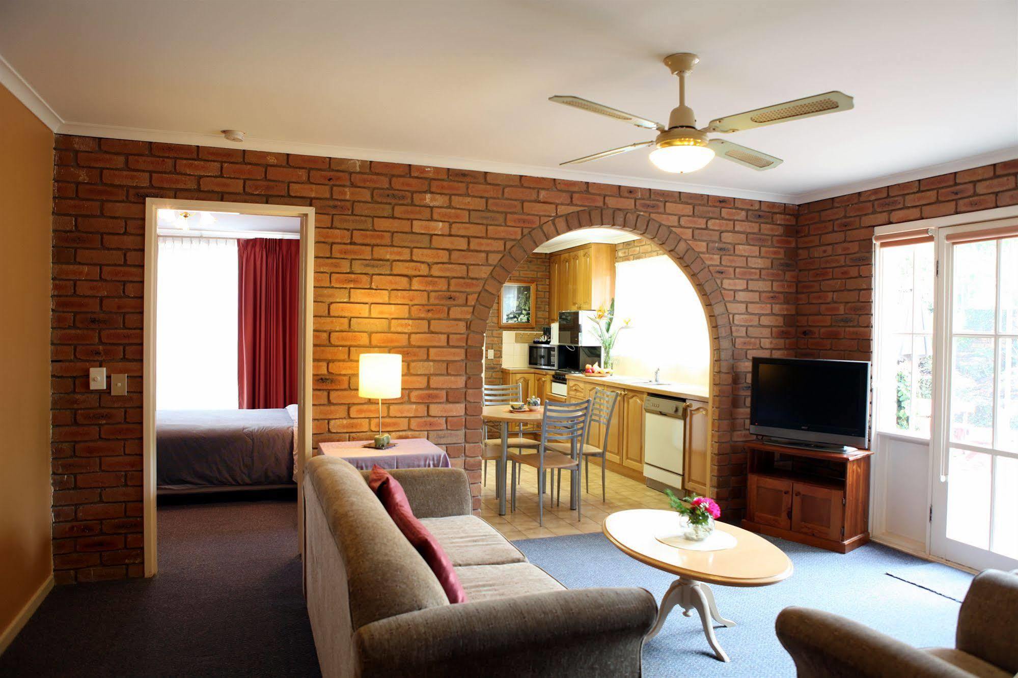 Summerhill Motor Inn (Adults Only) Merimbula Εξωτερικό φωτογραφία